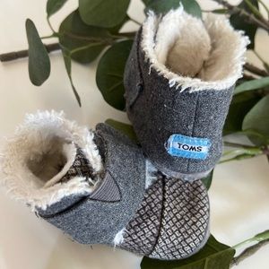 Toms baby boots. Size 2